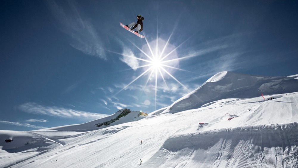 Funpark met snowboard in Saas-Fee in de zomer.